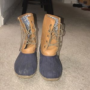 Size 8 heavy duty rainboots